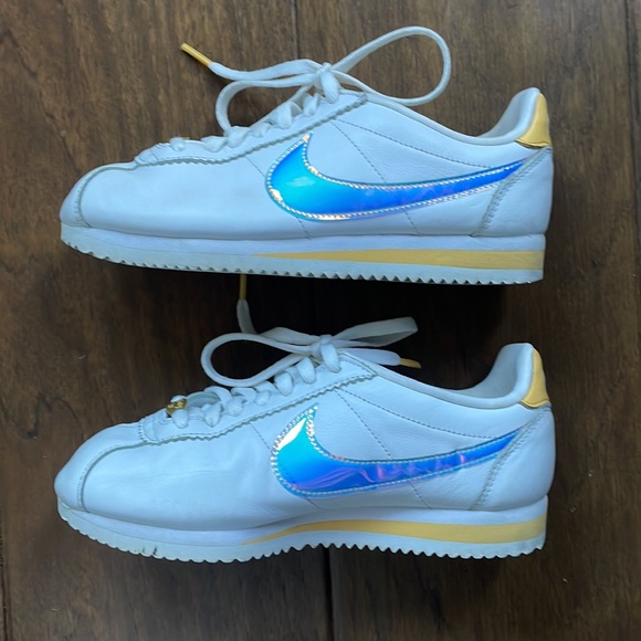 Nike Women’s Cortez Shoes - Picture 3 of 11